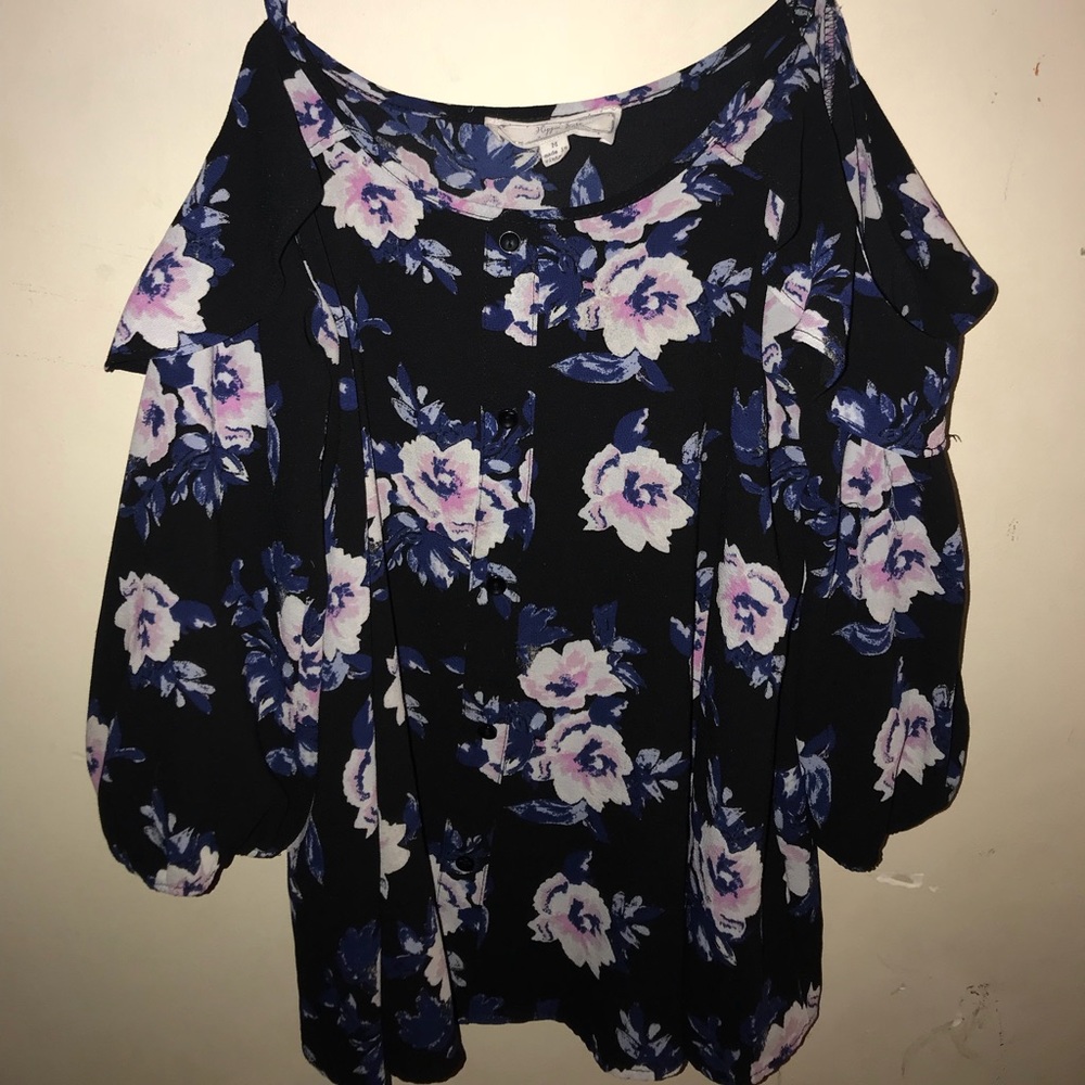 Hippie rose - black silky blouse with flowers.